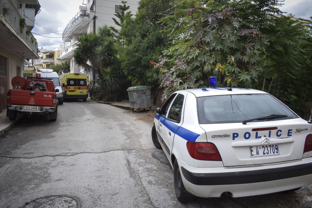 Φρίκη στη Λαμία – Νεκρή γυναίκα που έπεσε από τον 5ο όροφο πολυκατοικίας (pics)