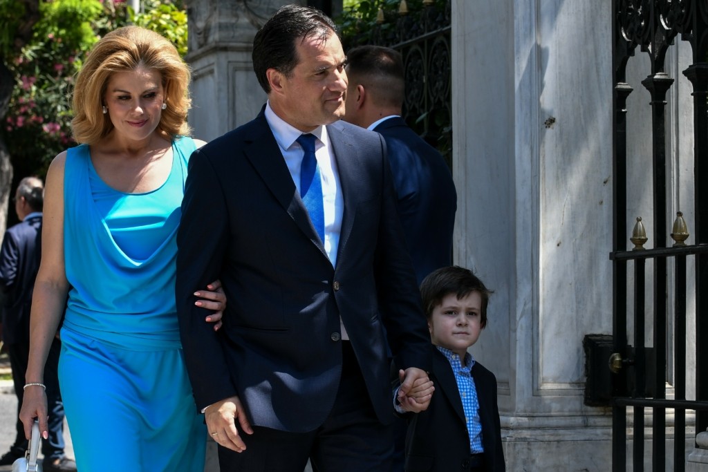 Ξέσπασε ο Άδωνις Γεωργιάδης από το Νταβός – “Τα έξοδα της Ευγενίας τα πληρώνουμε εμείς” (pics)