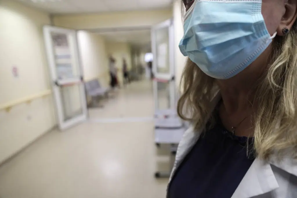 ΕΟΔΥ: Τρεις θάνατοι από γρίπη και δύο από COVID-19 την τελευταία βδομάδα