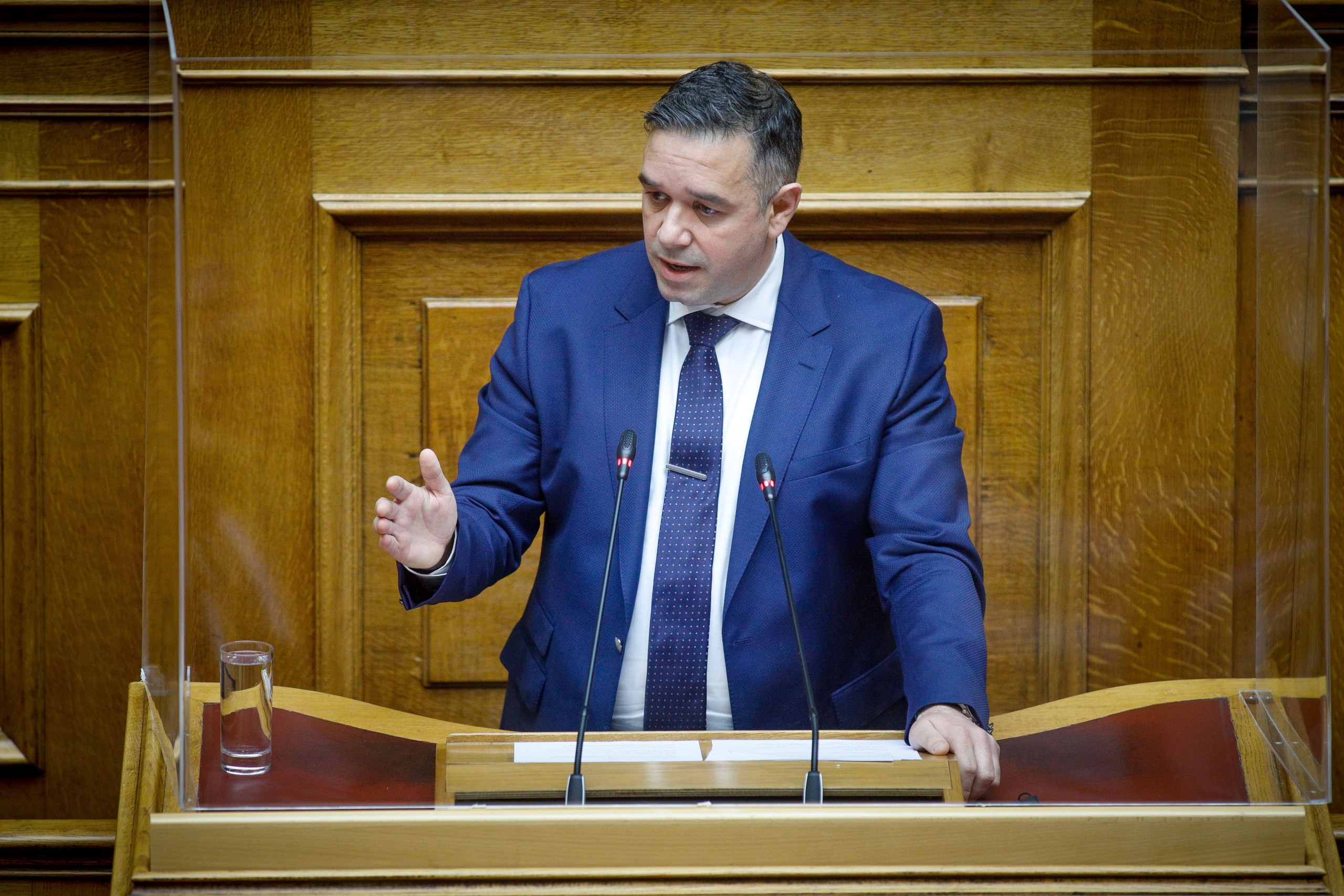 Παραιτήθηκε ο βουλευτής Θέμης Χειμάρας – “Ζητώ συγγνώμη και αναλαμβάνω πλήρως την ευθύνη”