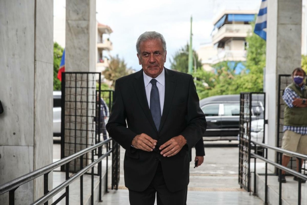 Αβραμόπουλος για τέως βασιλιά Κωνσταντίνο – “Τον αποχαιρετούμε με τη δέουσα τιμή”