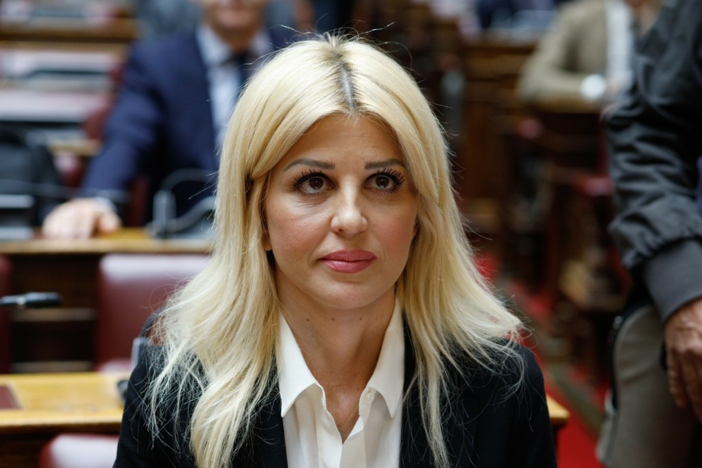 Επίθεση με μπογιές στο πολιτικό γραφείο της Έλενας Ράπτη στη Θεσσαλονίκη (pics)