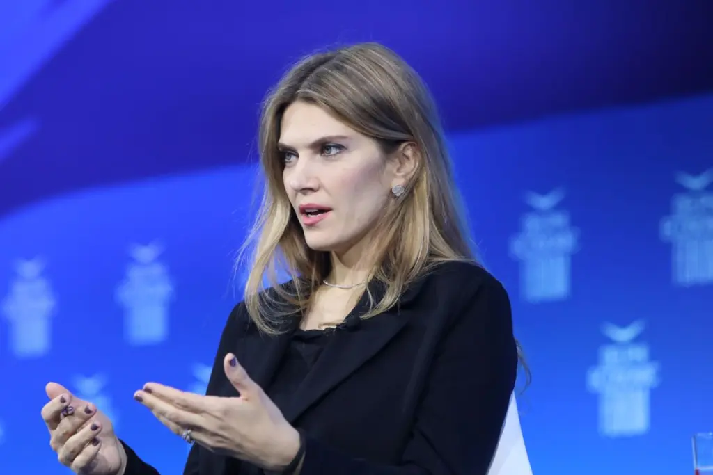 Μήνυση από την Καϊλή στον Ευρωβουλευτή που την κατήγγειλε για έμμισθες σχέσεις με τη Ρωσία (vid)