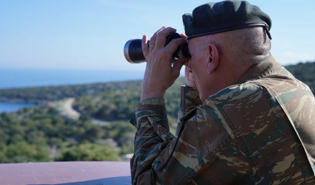 Ο αρχηγός ΓΕΕΘΑ “πήρε το όπλο του” μετά το πρωτοσέλιδο του Documento – Απειλεί με μηνύσεις