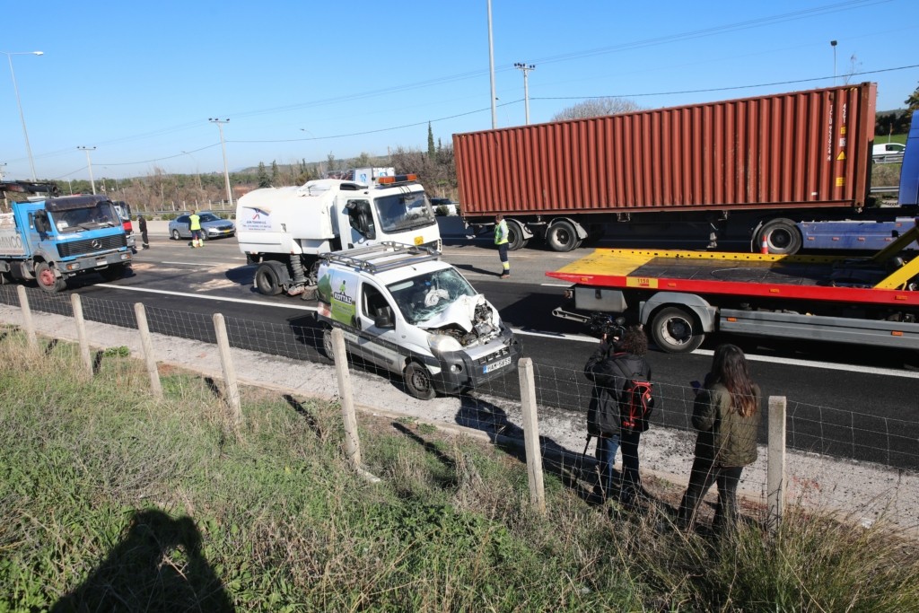Τρομερές εικόνες από την καραμπόλα 13 οχημάτων στην Αθηνών – Λαμίας – Αποκαταστάθηκε η κυκλοφορία (pics&vid)