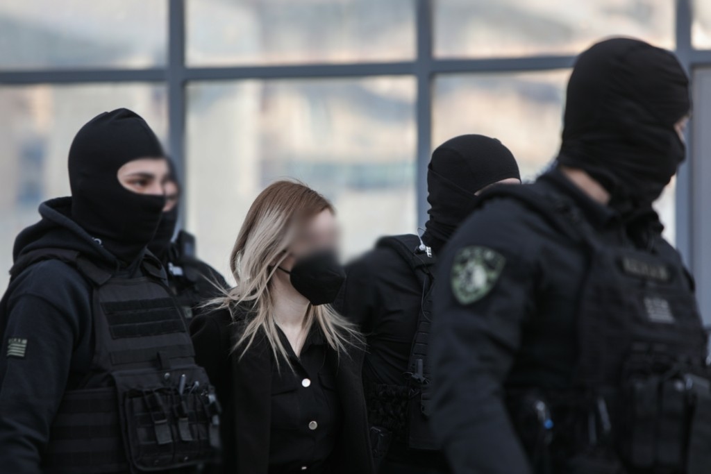 Τα στοιχεία που “καρφώνουν” την Πισπιρίγκου – Η διαφήμιση κεταμίνης στο κινητό που την “έκαψε” (vids)