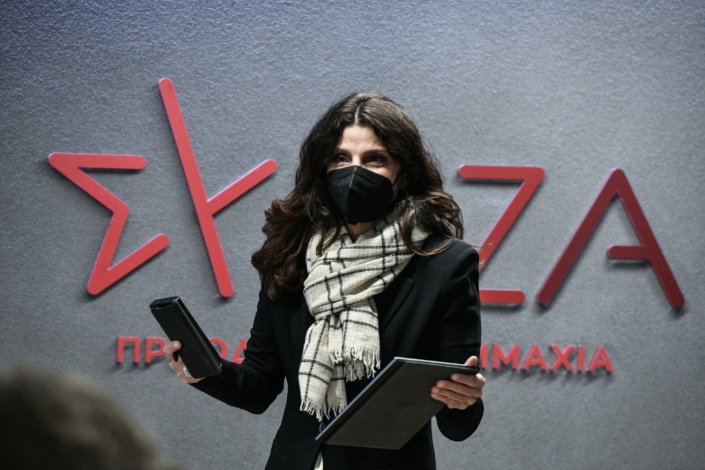 Η Πόπη Τσαπανίδου εξηγεί γιατί η Ελλάδα χρειάζεται “πολιτική αλλαγή”