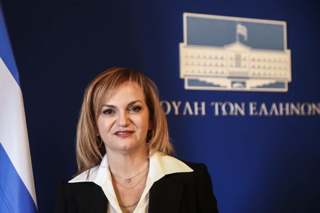 Ορκίστηκε η Ελένη Μακρή-Θεοδώρου – Πήρε τη θέση του παραιτηθέντος Χειμάρρα