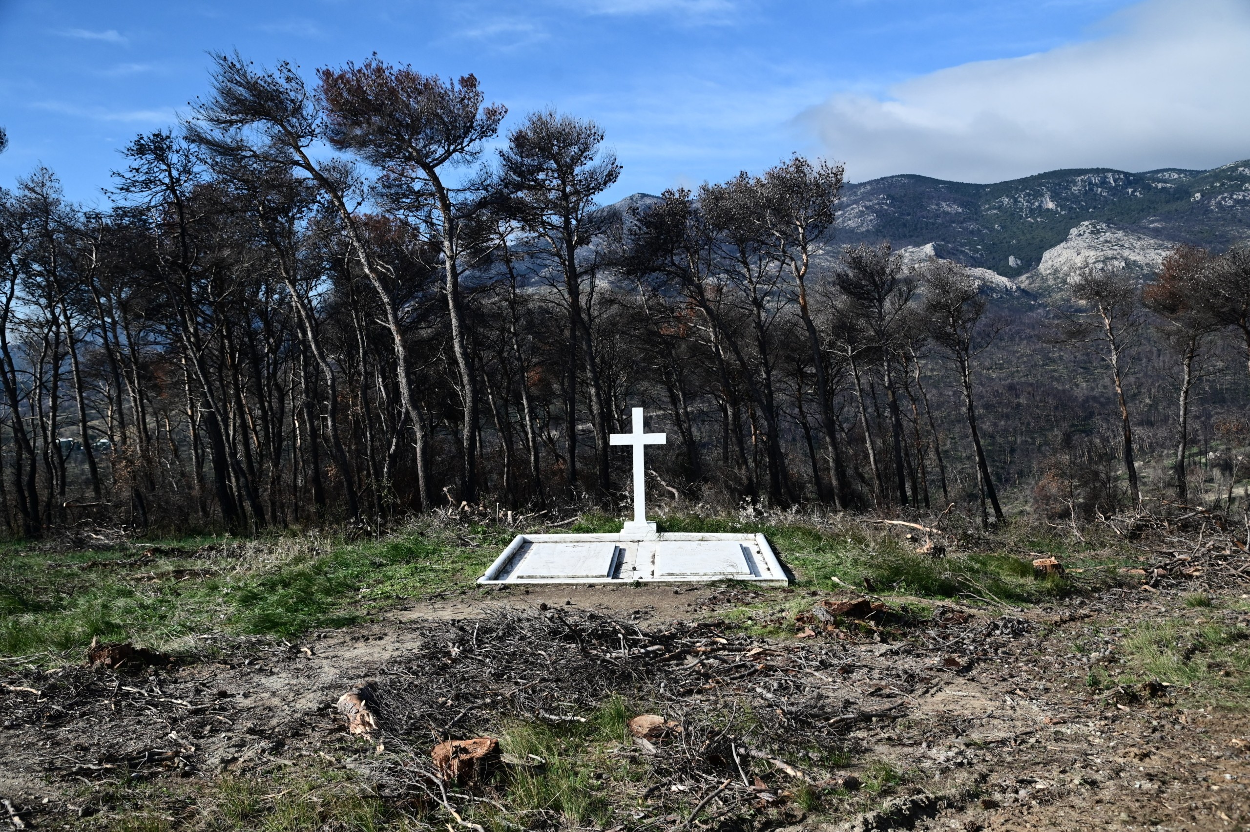 “Φρούριο” όλη η Αθήνα για την κηδεία του τέως βασιλιά Κωνσταντίνου – Drones και ελεύθεροι σκοπευτές – Περιμένουν ακόμα και πούλμαν στο προσκύνημα