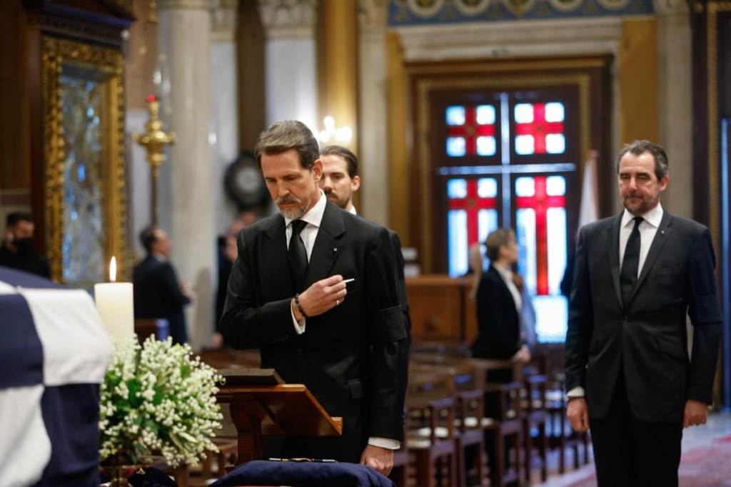 “Λύγισε” ο Παύλος στον επικήδειο για τον τέως βασιλιά – “Δεν είναι αυτό το τέλος πατέρα… Καλό ταξίδι” (vid)