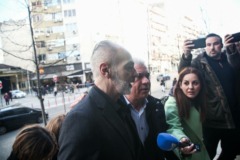 Συγκλόνισε ο πατέρας του Άλκη Καμπανού – “Θα προτιμούσα να πουν συγγνώμη μπροστά από το μνήμα του”