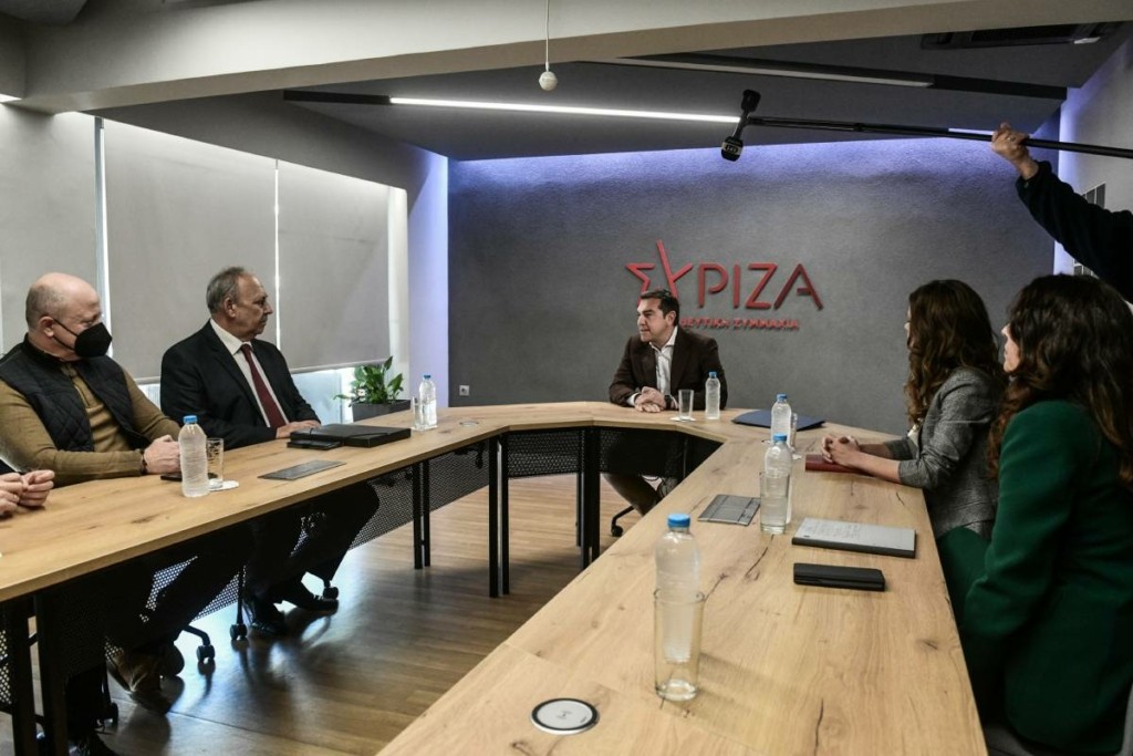Τσίπρας σε ΕΕΚΕ – “Αυτό που βλέπουμε στο σούπερ μάρκετ είναι ληστεία”