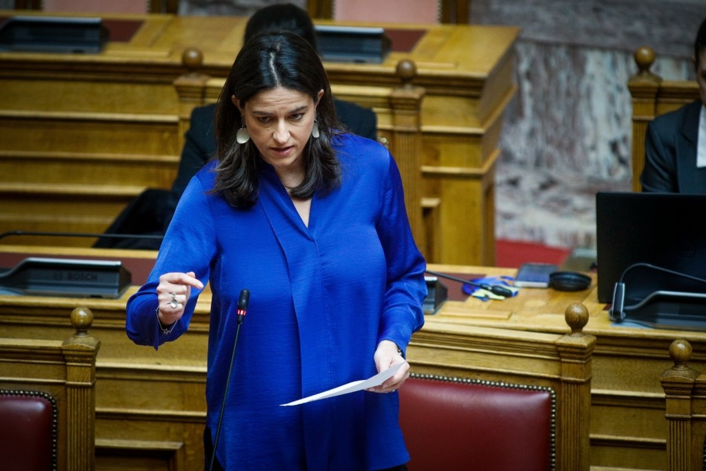 Ξεκινά η αξιολόγηση των εκπαιδευτικών – “Έχει καθαρά βελτιωτικό χαρακτήρα” λέει η Κεραμέως
