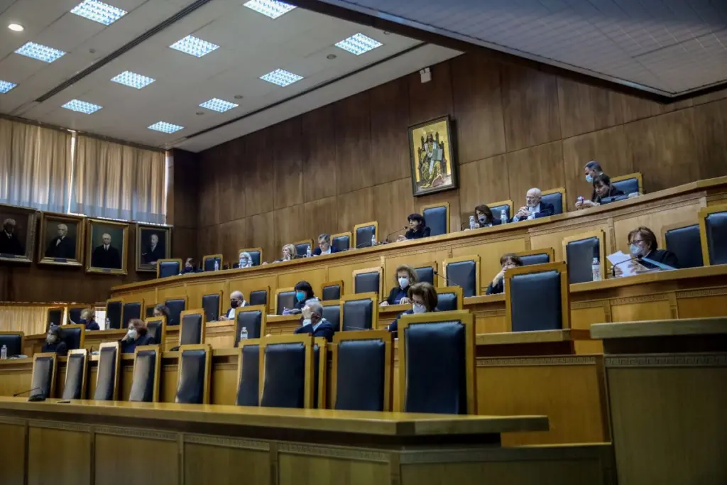 Αθώοι ο Ιωάννης Καλογρίτσας και ο Λευτέρης Κρέτσος για τις τηλεοπτικές άδειες