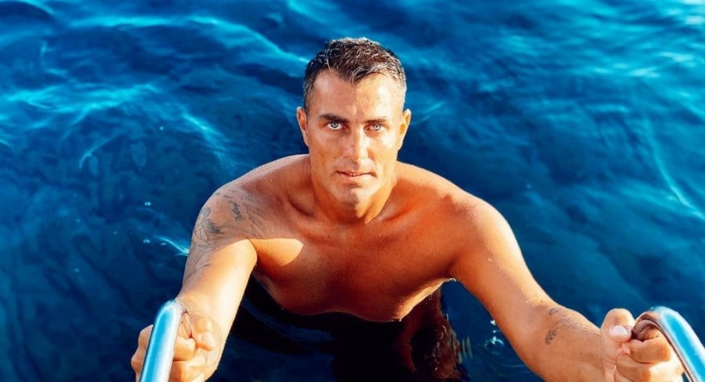 Στέλιος Χανταμπάκης – Το βιογραφικό, η ηλικία, το Instagram, το Survivor, το Nomads, η σύζυγός του Όλγα Πηλιάκη και τα παιδιά τους