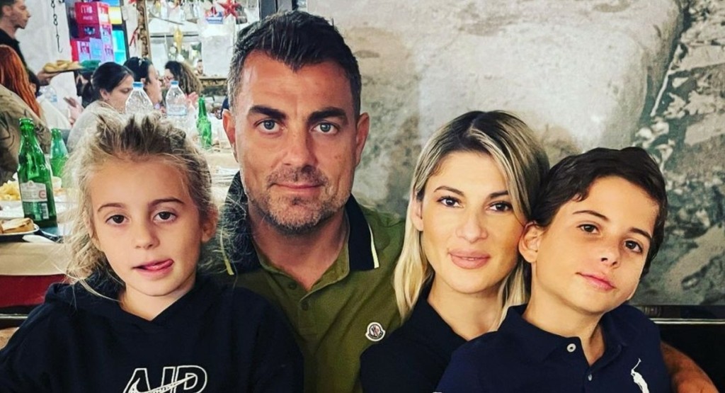 Στέλιος Χανταμπάκης – Η σύζυγός του Όλγα Πηλιάκη και τα παιδιά του, του εύχονται καλή επιτυχία στο Survivor Αll Star με ένα τρυφερό post στο Instagram