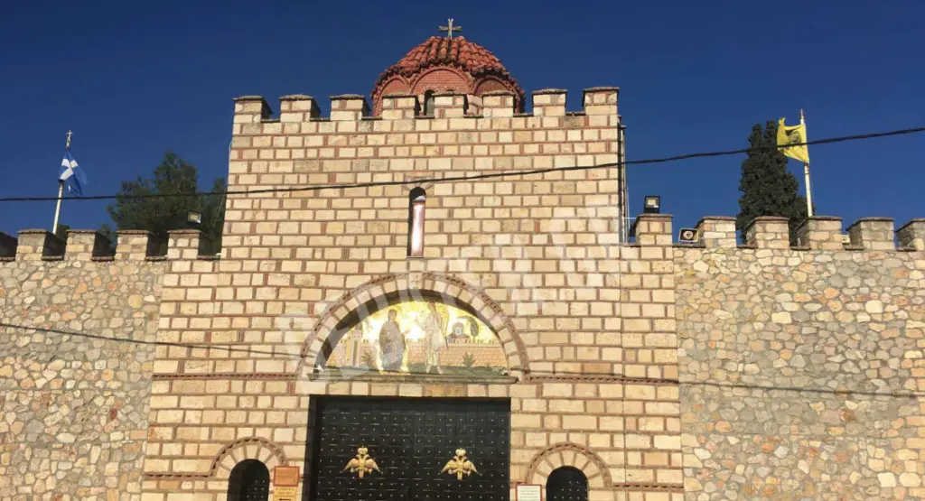 Η Ιερά μόνη της θαυματουργής Αγίας Ειρήνης Χρυσοβαλάντου στη Λυκόβρυση (pic)