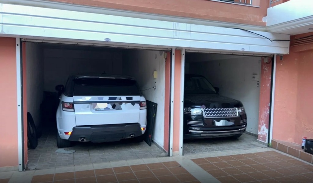 Η συμμορία των πανάκριβων SUV της Αττικής – Το κόλπο με το παρκάρισμα και το “χρυσό” γκαράζ στην Πετρούπολη (pics&vid)