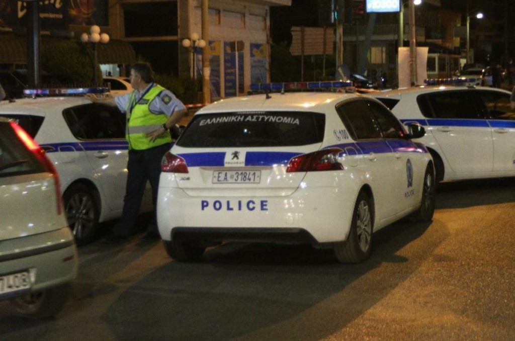 Τέσσερις συλλήψεις για τον καβγά σε μπαρ του Ρεθύμνου – Βίντεο με τον πυροβολισμό του αστυνομικού