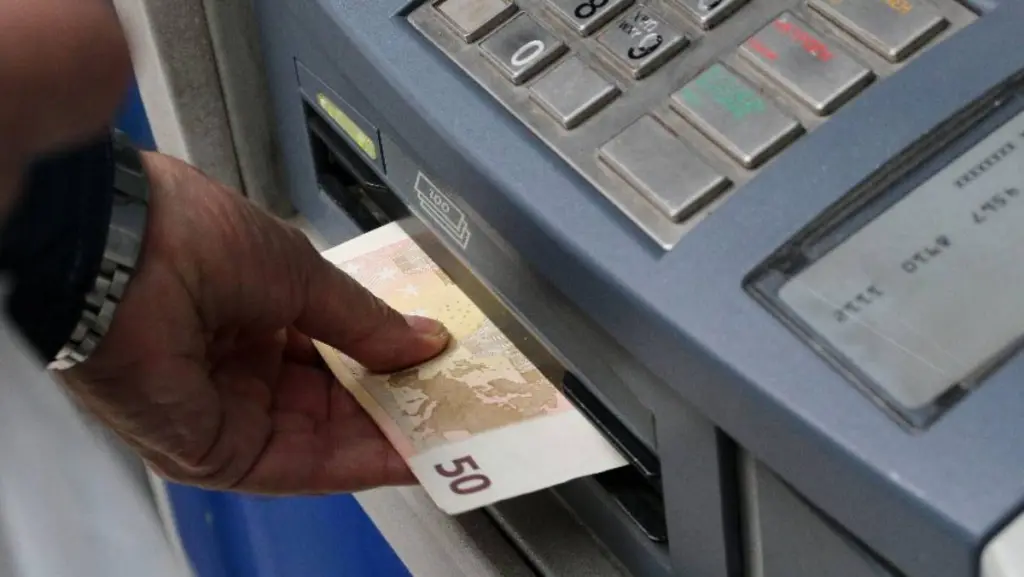 Κατώτατος μισθός: Πόσο είναι οι “καθαρές” απολαβές για νέους έως 30 ετών – Δείτε παραδείγματα