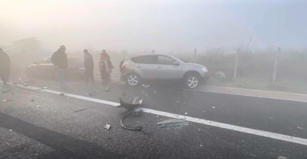 Δύο καραμπόλες στην Αθηνών – Λαμίας λόγω πυκνής ομίχλης – Ανοιχτές δύο λωρίδες προς Αθήνα (vid)