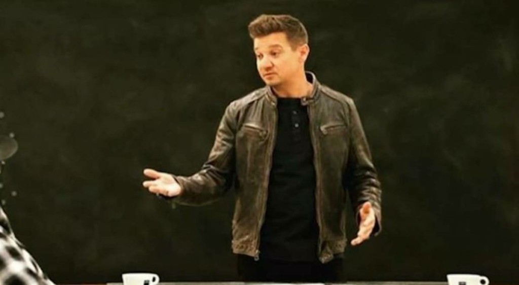 Στη ΜΕΘ παραμένει ο ηθοποιός Jeremy Renner – Υποβλήθηκε σε δύο χειρουργικές επεμβάσεις