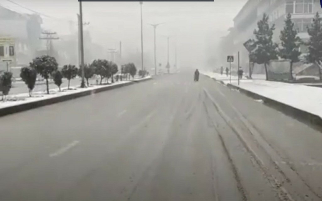 Σαρώνει το πολικό ψύχος το Αφγανιστάν – Τουλάχιστον 70 νεκροί και ανησυχία ότι η “μαύρη λίστα” θα ανέβει (vid)