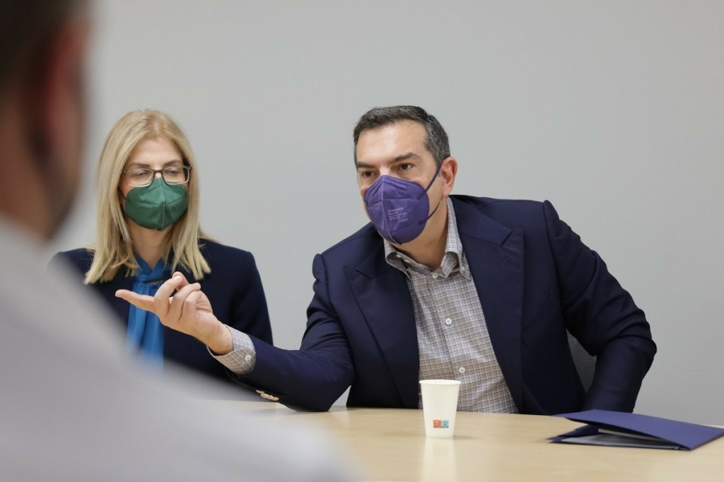 Στο Παίδων Πεντέλης ο Αλέξης Τσίπρας – “Δεν είναι δυνατόν να μεταφέρουν ένα παιδί από τα Γρεβενά στο Ρίο για μία ΜΕΘ” (pics&vid)