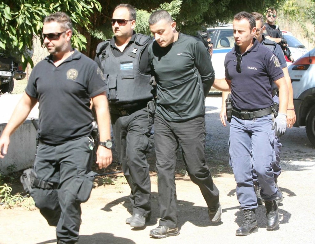 Έφοδος της αστυνομίας στα “VIP” κελιά των φυλακών Δομοκού – 12 συλλήψεις, ανάμεσά τους και ο  Αλκέτ Ριζάι