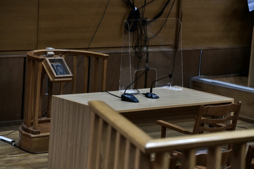 Δίκη Χρυσής Αυγής – Τη βίαιη προσαγωγή της συντρόφου του Φύσσα διέταξε το δικαστήριο