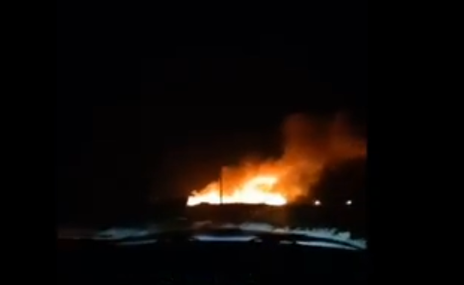 Μεγάλη φωτιά στον Κολοβρέχτη Ψαχνών – Ισχυρές πυροσβεστικές δυνάμεις στο σημείο (vid)