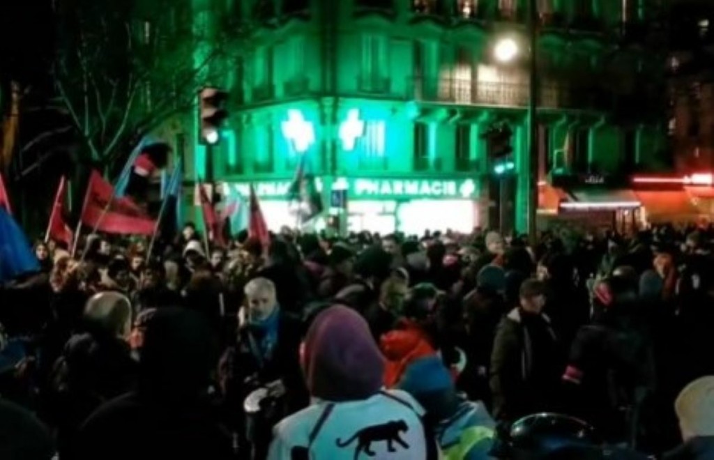 Πάνω από ένα εκατομμύριο διαδηλωτές στη Γαλλία – Μαζικότατες συγκεντρώσεις για το συνταξιοδοτικό (vids)