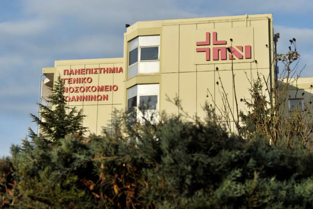 Συμπλοκή ανηλίκων στα Ιωάννινα – Στο νοσοκομείο με 3 μαχαιριές 14χρονος