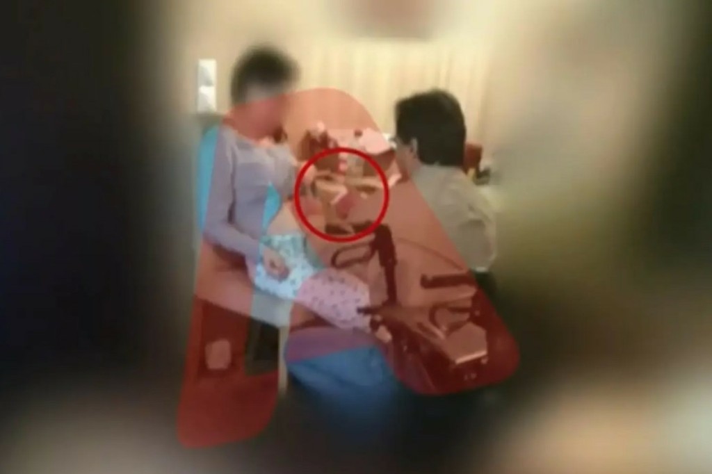 Φωτογραφία ντοκουμέντο με τον ψευτογιατρό να κάνει ένεση σε γυναίκα με σκλήρυνση κατά πλάκας (vid)