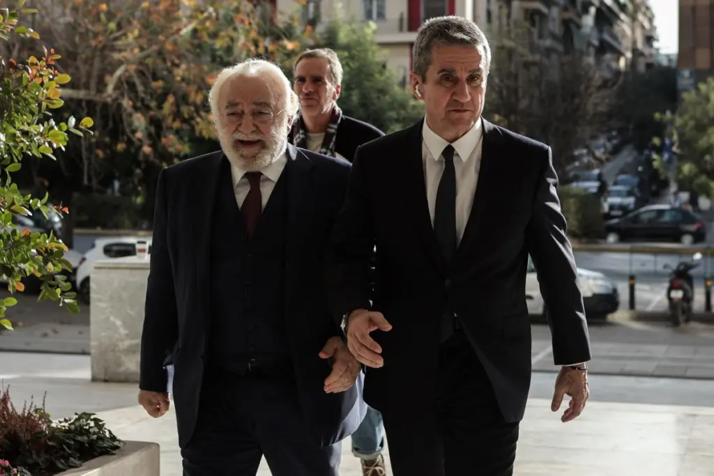 Στη διάθεση του Ειδικού Δικαστηρίου το κινητό του Καλογρίτσα – Τι δήλωσε ο Λοβέρδος