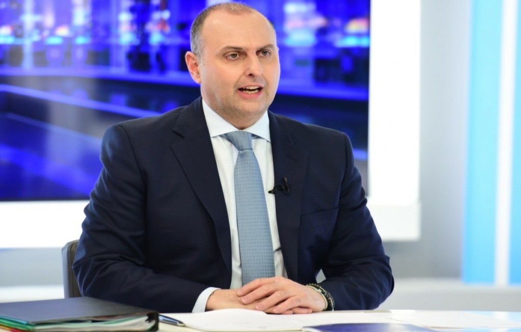 “Δεν θα μπολιαστούμε με το δηλητήριο του διχασμού” – Όσα είπε για τα έργα ύψους 3,5 δις ευρώ ο Καραγιάννης