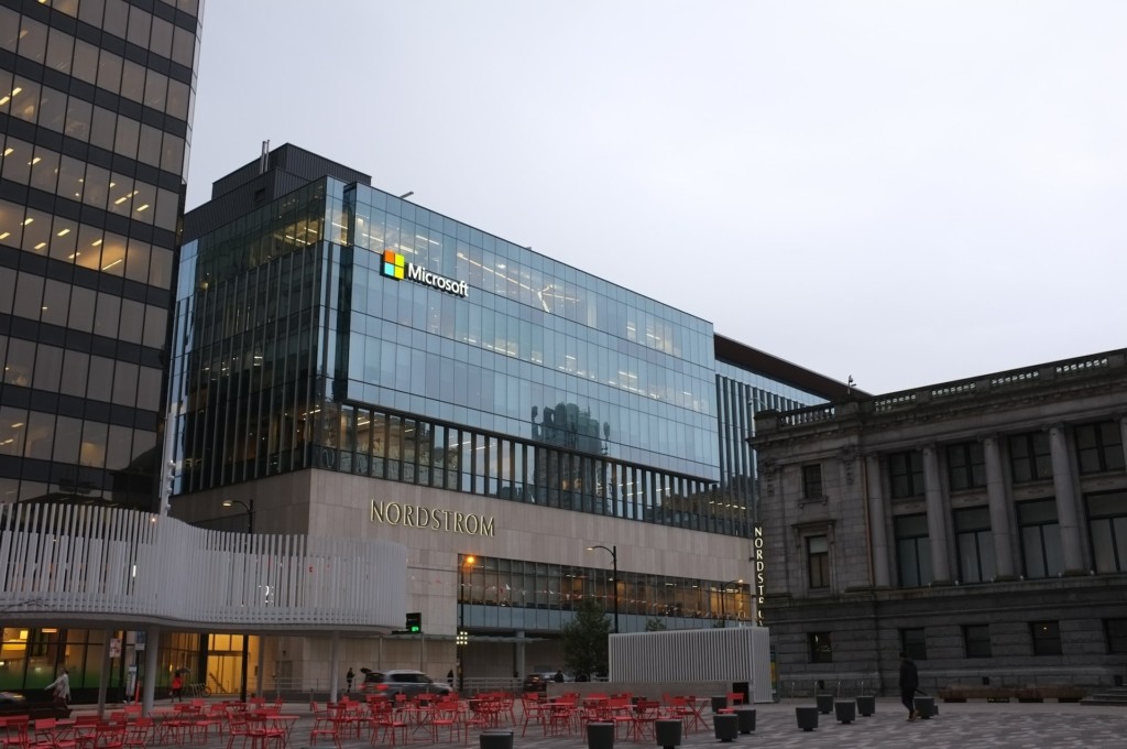 Η Microsoft θα απολύσει 10.000 υπαλλήλους – Επικαλείται οικονομικά προβλήματα