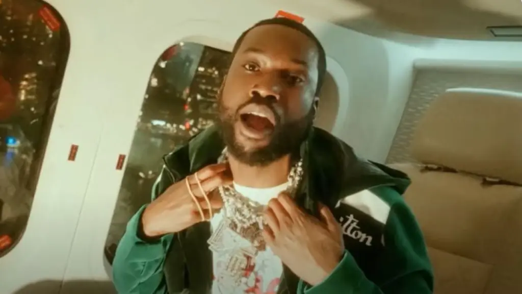Συγγνώμη από τον Meek Mill για τα γυρίσματα βίντεο κλιπ στο προεδρικό μέγαρο της Γκάνας – “Δεν είχα σκοπό να δείξω ασέβεια” (vid)