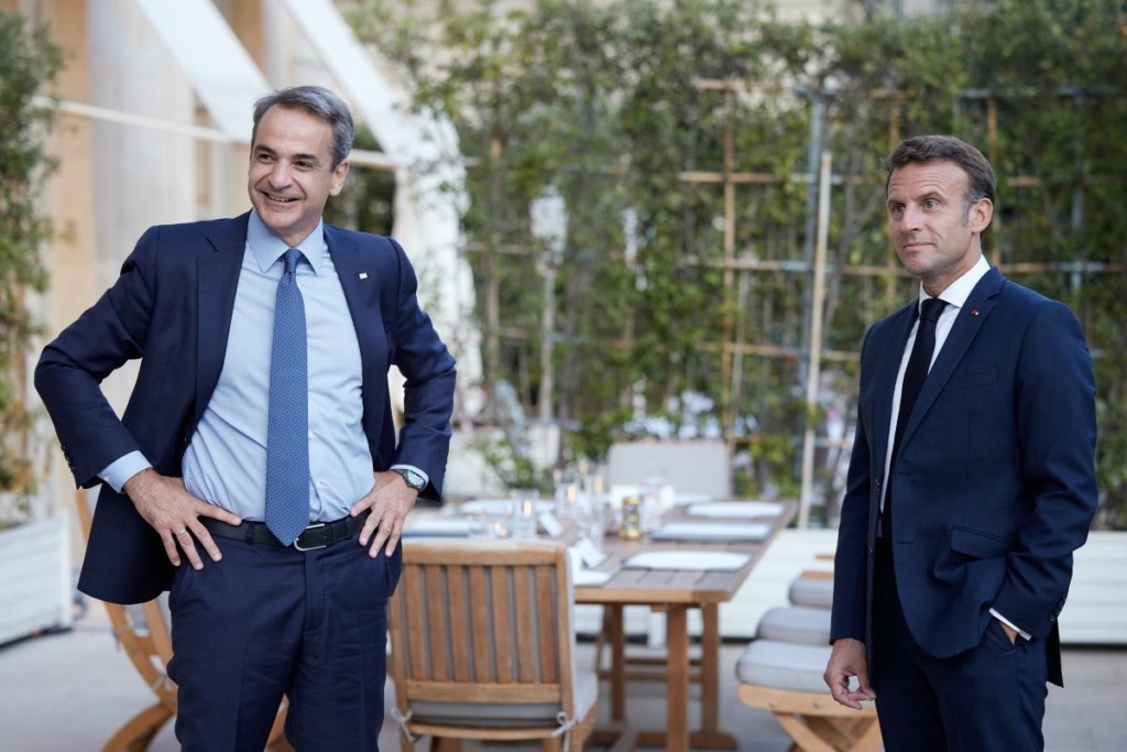 Τηλεφωνική επικοινωνία του Μητσοτάκη με τον Μακρόν – Στο επίκεντρο οι εξελίξεις στην Ουκρανία