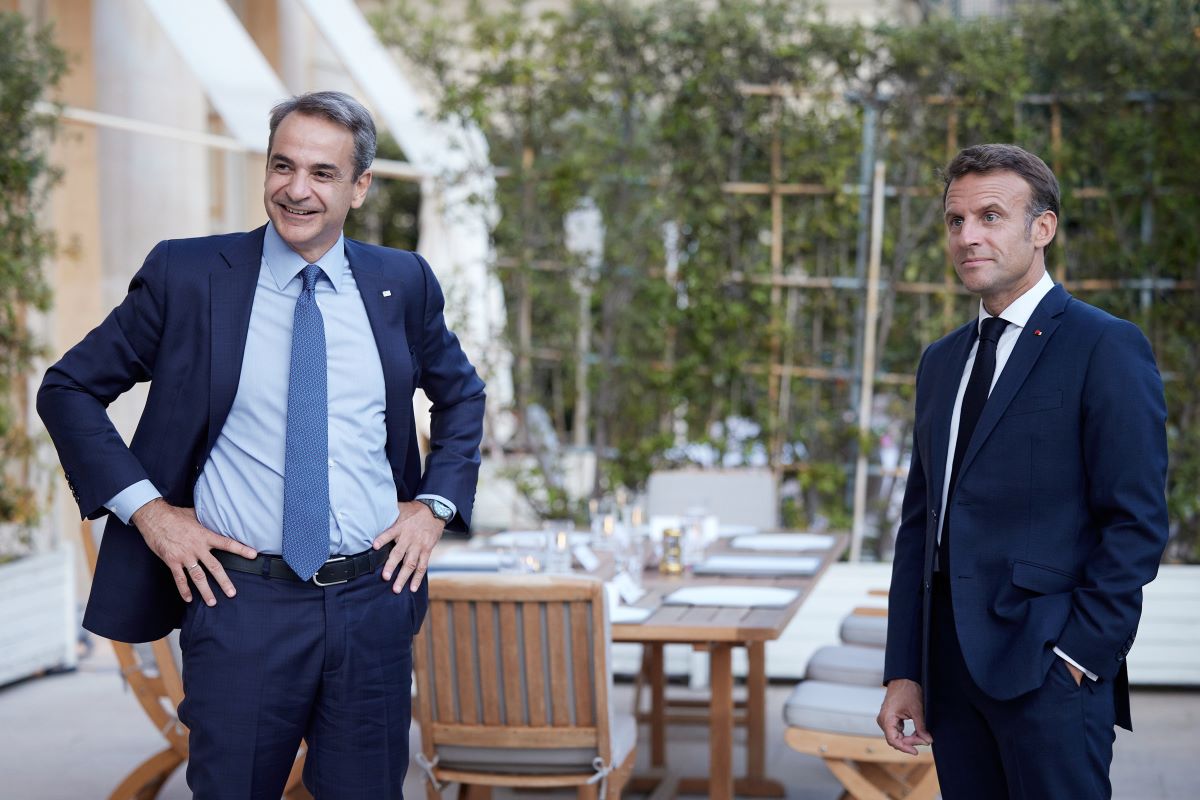 Τηλεφωνική επικοινωνία του Μητσοτάκη με τον Μακρόν – Στο επίκεντρο οι εξελίξεις στην Ουκρανία