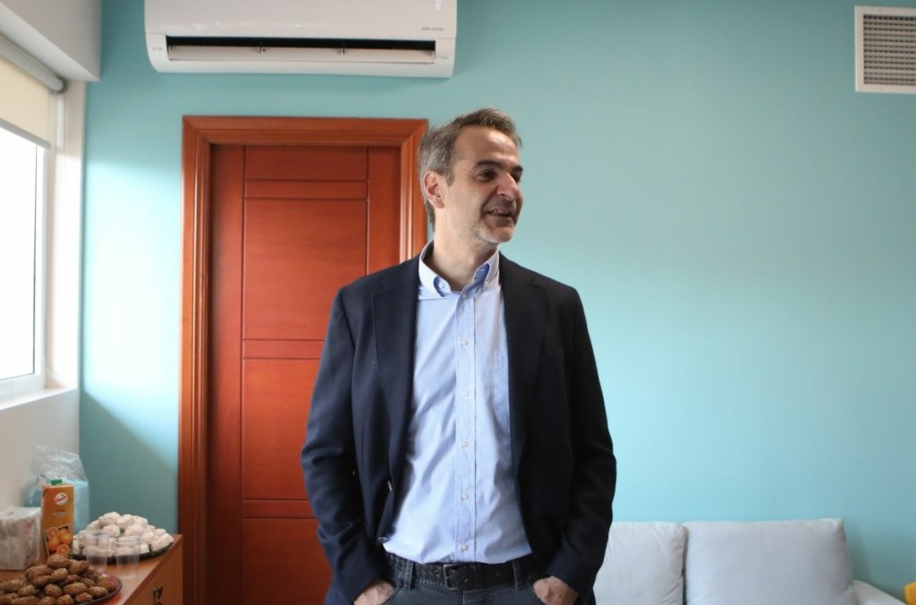 Επίσκεψη Μητσοτάκη στο “Σπίτι του παιδιού” – “Είναι πολύ σπουδαίο αυτό που κάνετε”