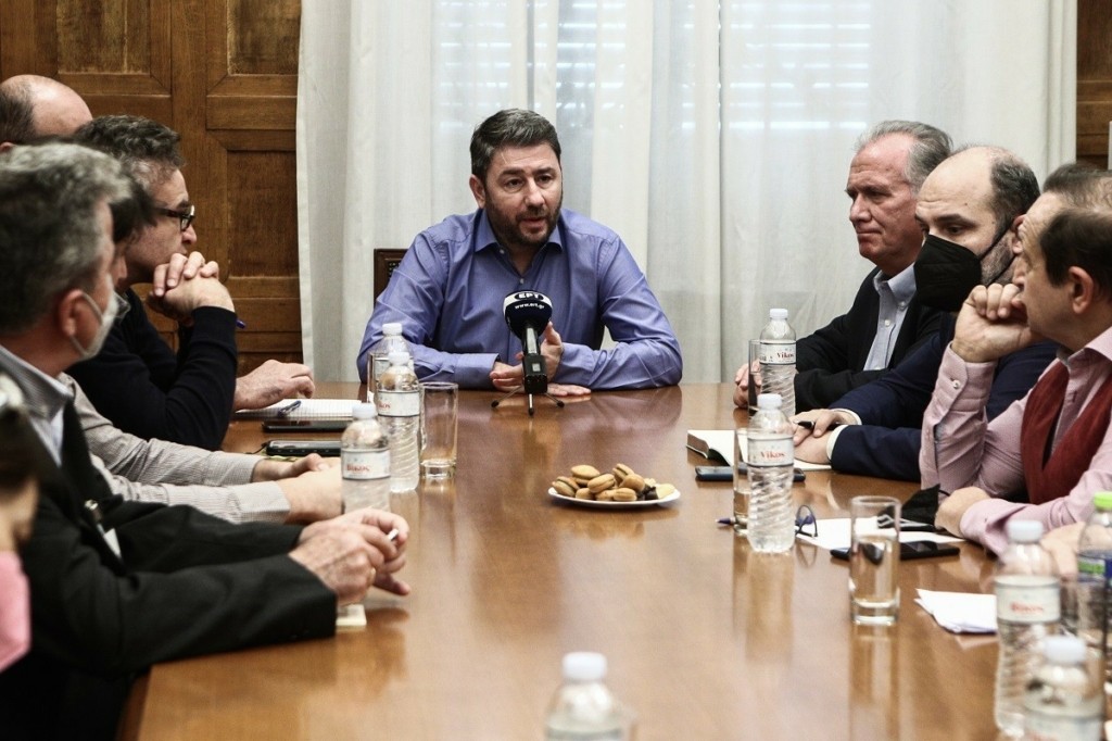 Tα είπε με μέλη της Πανελλήνιας Ομοσπονδία Θεάματος ο Νίκος Ανδρουλάκης – “Απαράδεκτη η υποβάθμιση των πτυχίων”