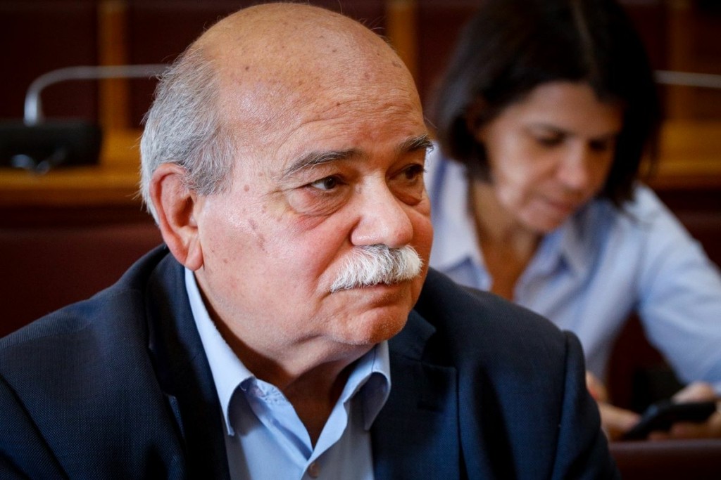Δύσκολες ώρες για τον Νίκο Βούτση – Στο 251 ΓΝΑ με κολπική μαρμαρυγή