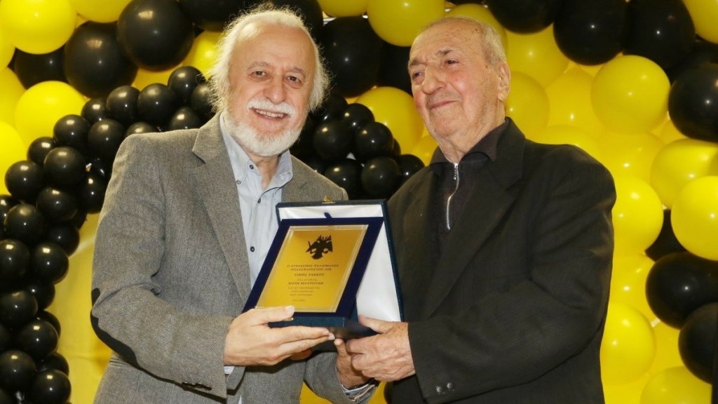 Η σχέση του Νότη Μαυρουδή με το ποδόσφαιρο και η αγάπη για την ΑΕΚ