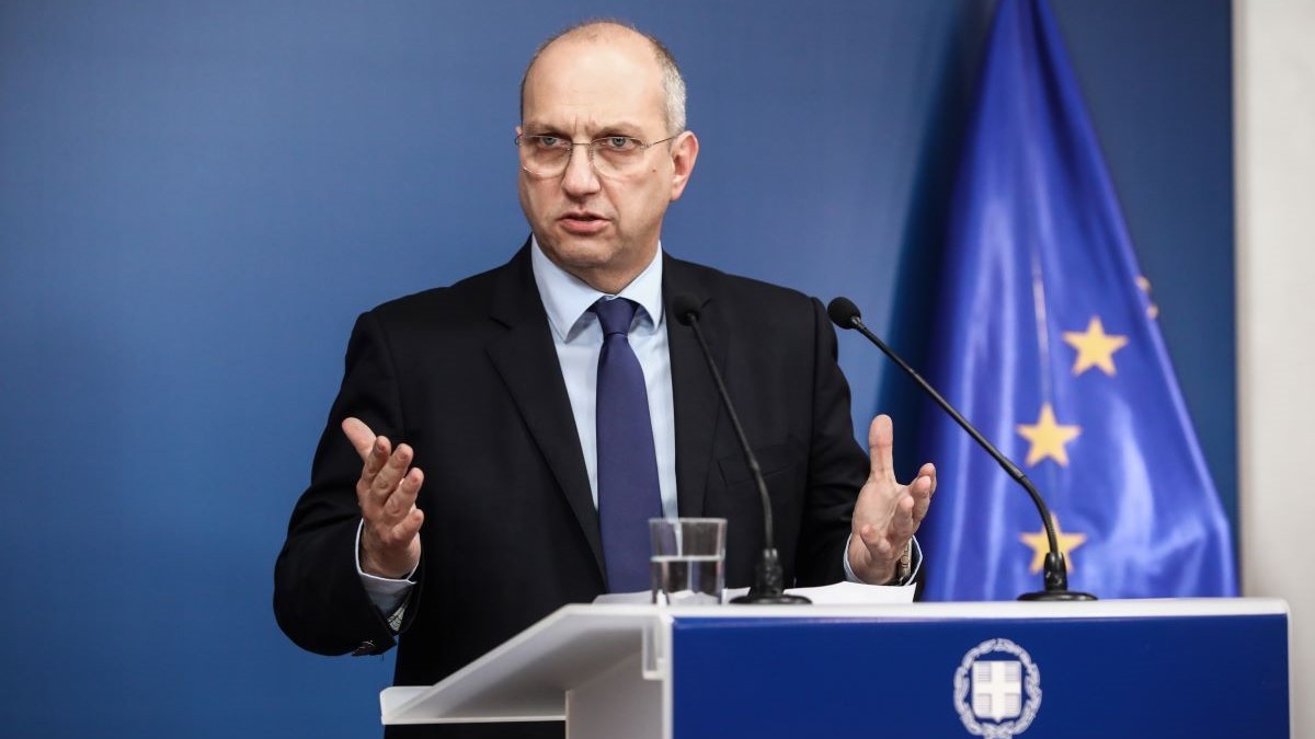 Η κυβέρνηση ξεκαθαρίζει για το ζήτημα της κηδείας του τέως βασιλιά Κωνσταντίνου – “Δεν είναι καιρός να αναζητούμε εντάσεις και διχασμούς”