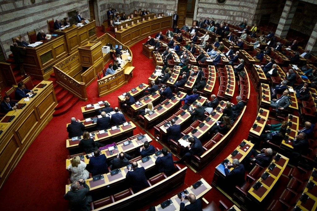 Απορρίφθηκε η πρόταση δυσπιστίας – “Μάχη” Μητσοτάκη – Τσίπρα με φόντο τις εκλογές