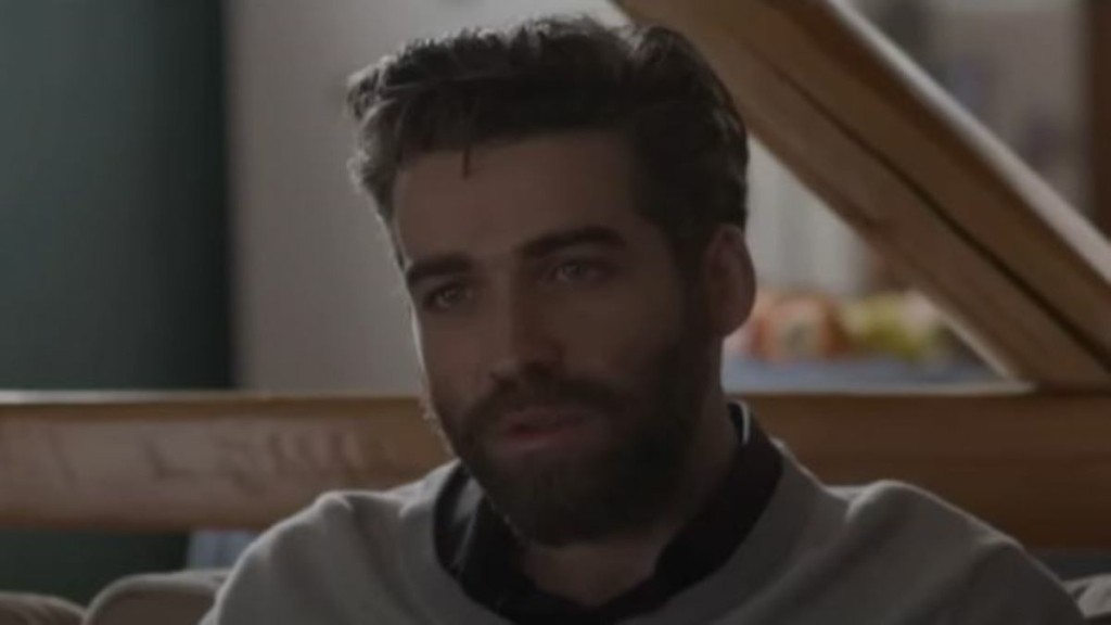 Σασμός – Ο Σταύρος απειλεί πως θα στείλει παντού τις φωτογραφίες του Αστέρη και της Αργυρώς
