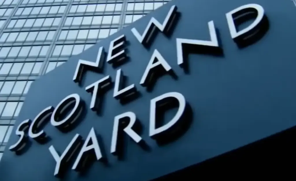 Δύο αστυνομικοί στη Βρετανία κατηγορούνται για παιδική πορνογραφία – Ένας ακόμα εμπλεκόμενος βρέθηκε νεκρός (pic)