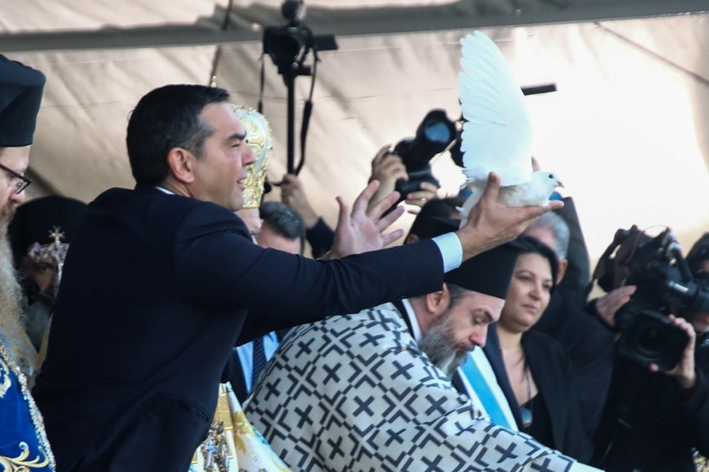 Πλήθος κόσμου στον Πειραιά για τα Θεοφάνια – Με λαμπρότητα ο αγιασμός των υδάτων στον Πειραιά (vid&pics)