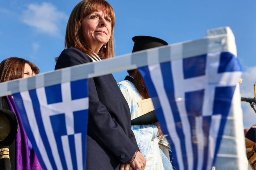 Η Σακελλαροπούλου για τα Θεοφάνια – “H σημερινή μέρα φέρνει τη νίκη του φωτός ενάντια στο σκότος”